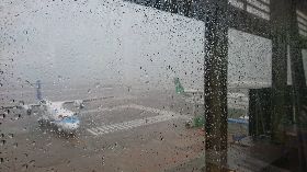 大雷雨打亂金門空中交通