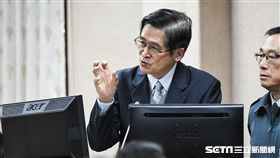 國防部長嚴德發前往國防外交委員會備詢。 圖／記者林敬旻攝