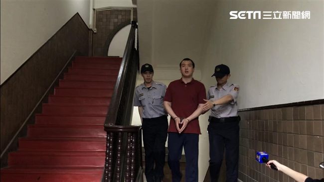 被問釋放後繼續情搜？周泓旭哈哈大笑