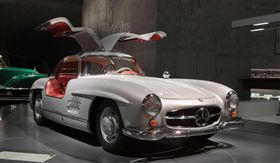 Mercedes-Benz 300 SL復刻零件。（圖／翻攝網站）