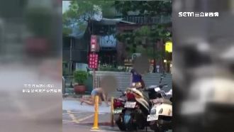 西門町半裸學狗爬　網紅：是行動藝術