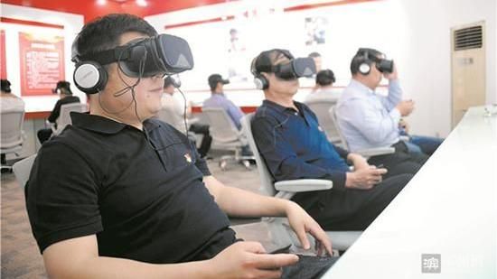 黨員戴VR眼鏡檢驗黨性　網：太荒唐