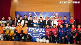 企業女子壘球聯賽戰火點燃。（圖／記者劉忠杰攝影）