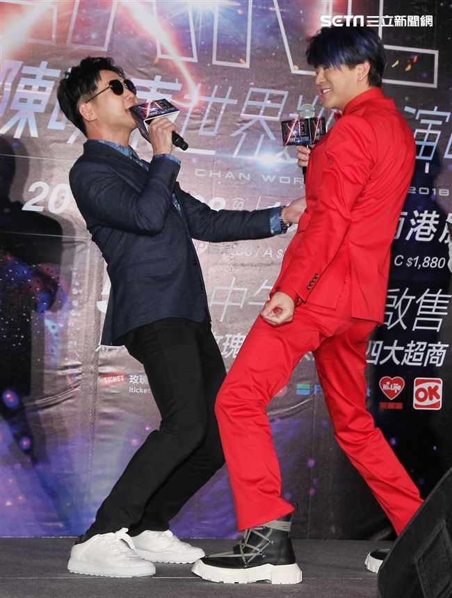 2018陳曉東PLANET XT世界巡迴演唱會台北站，品冠站台送上太空梭祝福演唱會票房一飛衝天。（記