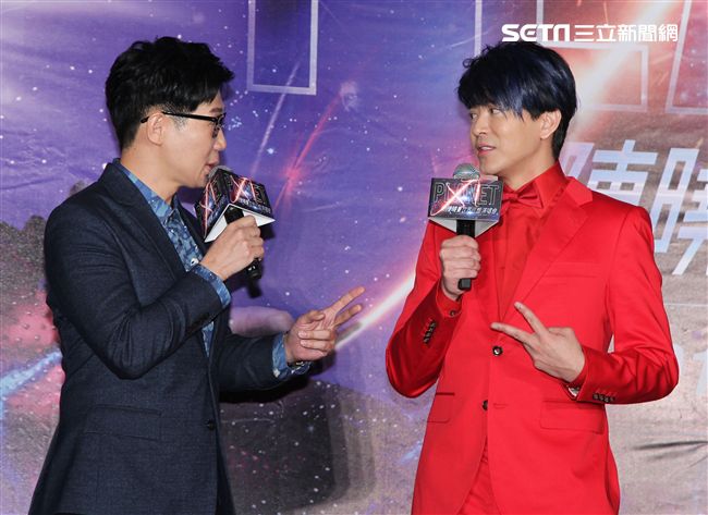 2018陳曉東PLANET XT世界巡迴演唱會台北站，品冠站台送上太空梭祝福演唱會票房一飛衝天。（記