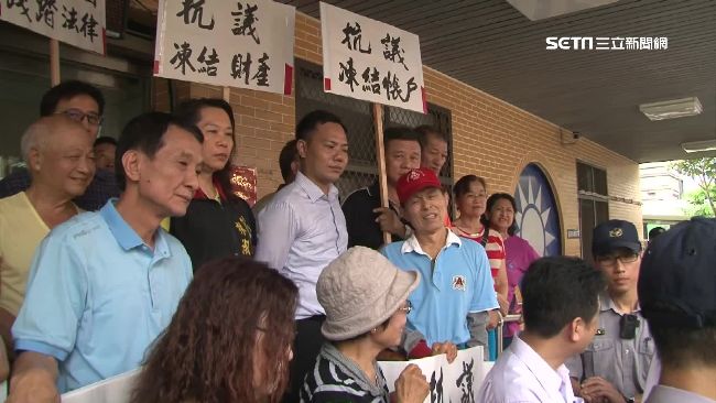 國民黨大樓遭查封　黨工：黨產會違法