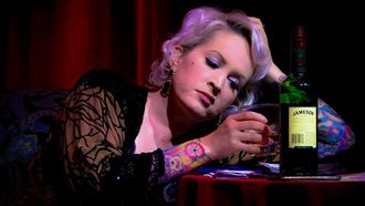 酒醉女老師硬上路　狂飆撞車實錄曝光