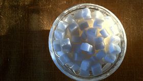 方糖
https://www.flickr.com/photos/andrein/5556815064/in/photolist-9t38wh-fqwyK-fqx5m-fqvmb-5PRLqN-92wWae-2xNwb1-kjUqMX-9XPze-zQXDZ-E1WGm-24VpezN-4nEgdW-8ka1jk-E1Wea-E1WGf-24DnuqF-E1XdQ-oMQ9pV-E1XdR-SNC