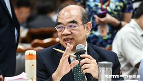教育部長吳茂昆赴教育委員會。 （圖／記者林敬旻攝）