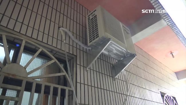 冷氣排水管懸空穿越　神拉管像曬衣繩