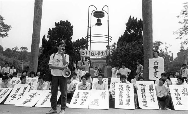 昔日學運領袖　看今日台大校園黃絲帶