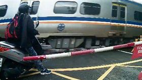 平交道,鐵路,火車,三寶,硬闖,投胎,爆廢公社　