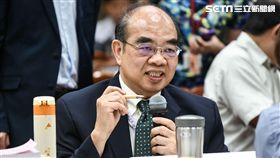 教育部長吳茂昆赴教育委員會。 （圖／記者林敬旻攝）