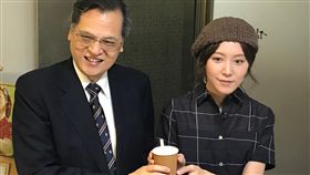 來台10年　港正妹：台灣讓我有選擇很幸福陸委會最新台港交流影片主角蔣雅文（右）來台創業10年。她表示在台灣可以更加暢所欲言、自由自在做自己。創業雖然辛苦，但可以選擇生活的方式，很幸福。中央社記者繆宗翰攝　107年5月9日