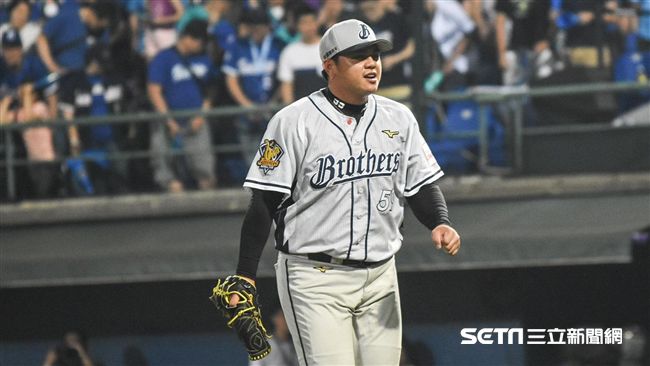洪宸宇想投第3局　史耐德選擇握手