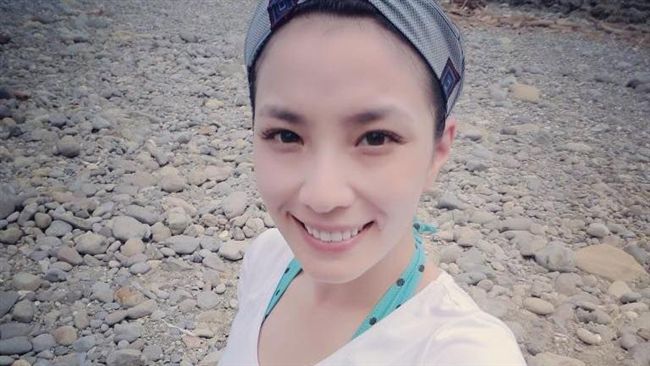 直擊湘瑩孕婦裝陪吃！偕中年男返豪宅