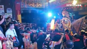 媽祖面前大打出手！兩派陣頭當街鬥毆