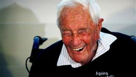 真心推動安樂死　老翁選今日結束生命
安樂死,瑞士,植物學家,David Goodall,澳大利亞,英國,傅達仁
http://www.euronews.com/2018/05/10/david-goodall-104-happy-to-have-the-chance-to-die-today