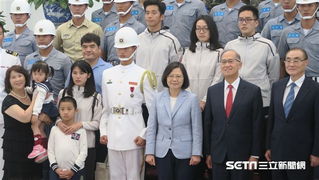 馮世寬現身總統府　破除罹癌住院傳聞