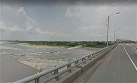 台中市大甲溪下游區域的后豐大橋
https://www.google.com.tw/maps