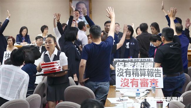 軍人年改完成初審　爭議條文待協商