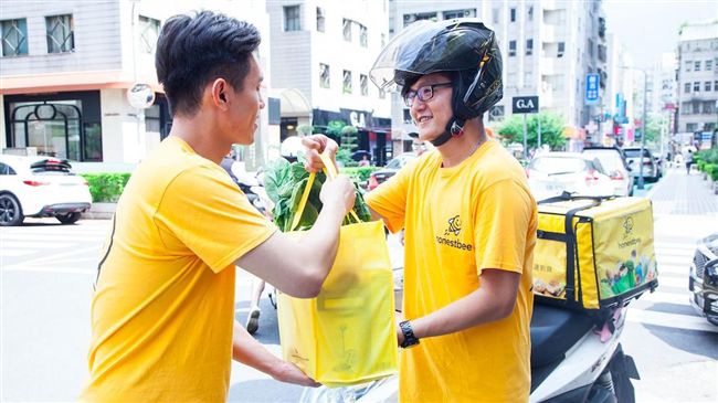 懶人經濟發威！外送美食降服務費搶客