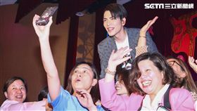 蕭敬騰母親節禮太豪華惹欣羨  媒體拱張清芳認老蕭當乾兒子[20180510台北訊] 