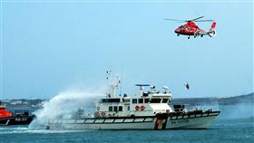 澎湖模擬海難演習　陸海空救援逼真（1）澎湖全民動員暨災害防救10日在馬公測天島軍港進行「客輪海難」實作演習，海陸空等各參演單位全面展開救援，演練過程落實逼真，各參演單位動作純熟。中央社　107年5月10日
