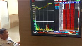 國巨股價午盤登股后寶座（1）被動元件大廠國巨，10日午盤最高來到824元，大漲7.1%，不僅再創新高價，更一舉超越信驊和精華，站上股后位置。中央社記者董俊志攝　107年5月10日