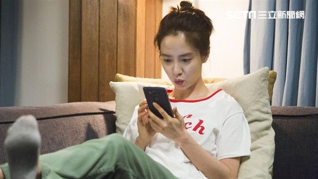 女星欲求不滿房事告急　嘿咻邊看手機
