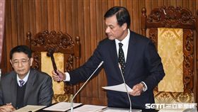 立法院召開臨時會審理勞基法，三讀通過蘇嘉全落槌通過。 圖／記者林敬旻攝