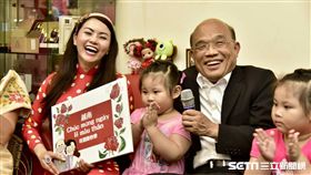 新北市長參選人蘇貞昌12日出席新住民感恩活動，預祝母親節。（圖／記者林惟崧攝）