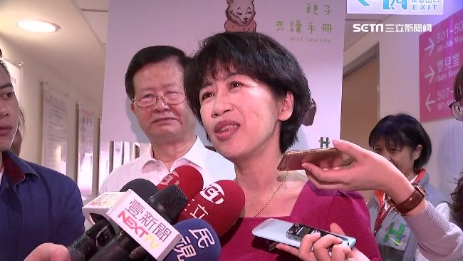 兩岸一家親挨轟　柯妻代夫答台灣價值