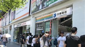 499首遇假日 新莊號碼牌發到1200號／記者詹千雁攝影