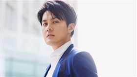 ▲▼吳克群出道10幾年，唱紅了許多經典歌曲。（圖／翻攝自臉書）
