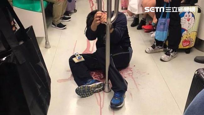 醉搭捷運吐慘　網友驚嚇：他痔瘡破了