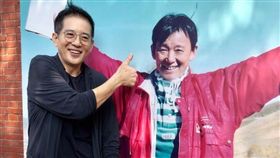 ▲▼72歲的秦漢今天現身劉立立的紀念回顧展。（圖／翻攝自臉書）