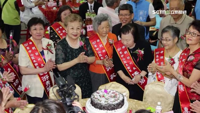 柯媽神救援？跑綠營票倉歡慶母親節