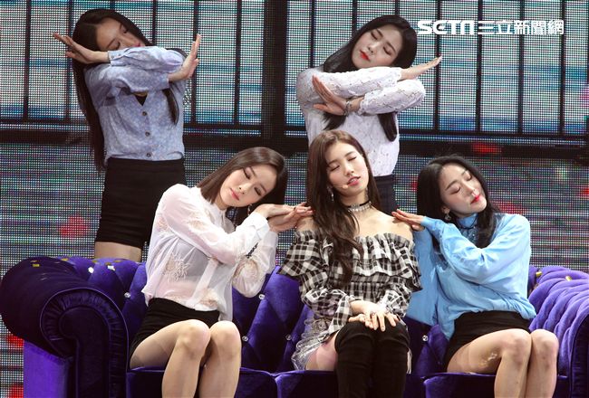 國民初戀裴秀智巡迴見面會台北首站，現場載歌載舞跟粉絲互動。（記者邱榮吉/攝影）