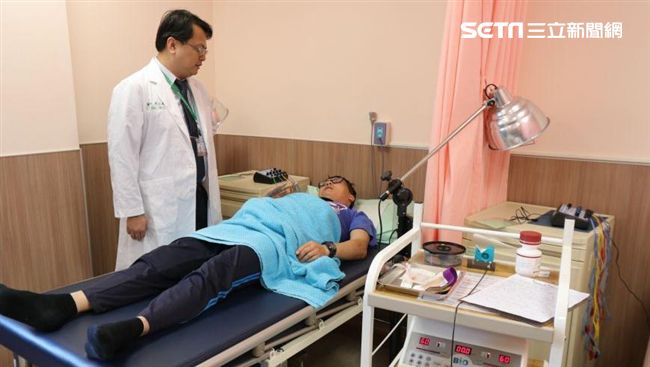 慈父車禍傷腦　妻：我會陪他走下去