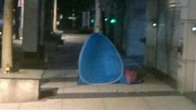 民眾為了電信499專案搭帳篷排隊（圖／翻攝自爆怨公社）