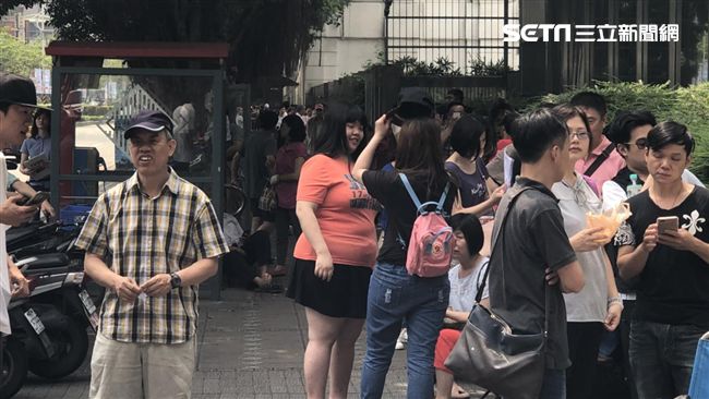 直擊！母親節大廝殺　排隊人龍長到爆