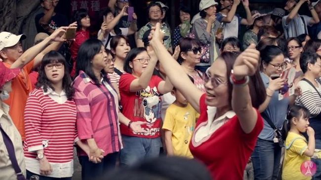 母親節快閃　5首歌曲擠爆永康商圈