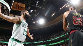 Marcus Morris防守LeBron James（圖／取自騎士官方推特）