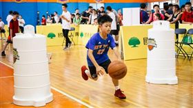 小朋友挑戰運球達人關卡（圖／主辦單位提供）