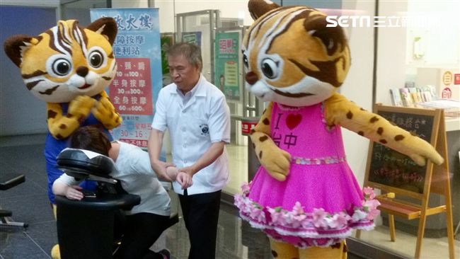 石虎姐弟秘密計畫　幫母馬殺雞超逗趣