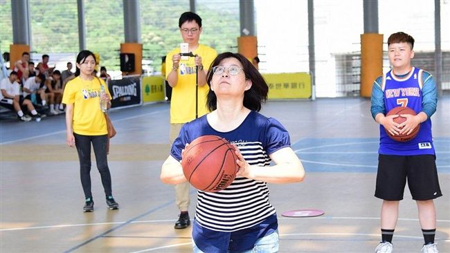 國泰NBA 3x　媽媽投籃過母親節