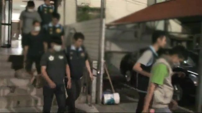 車停繞境隊伍中與友聊天　駕駛遭痛毆
