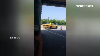 62歲老司機　駕計程車房車賽狂甩尾