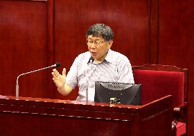 柯文哲赴台北市議會專案報告